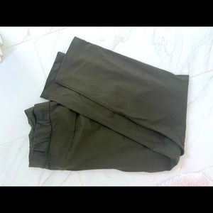 Lululemon on the fly crop pants